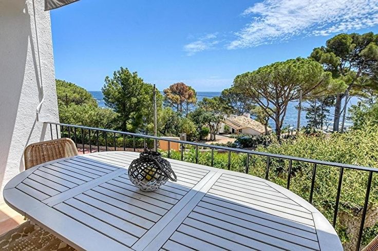 Apartamento 3 dormitorios con Vistas al mar, Wifi y jardín en Calella de Palafrugell - Alquiler Vacacional - Turístico