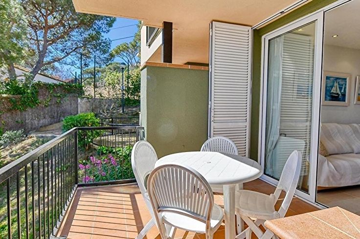 Apartamento 3 dormitorios con Piscina, Vistas al mar, Aire acondicionado, Parking y jardín en Calella de Palafrugell - Alquiler Vacacional - Turístico