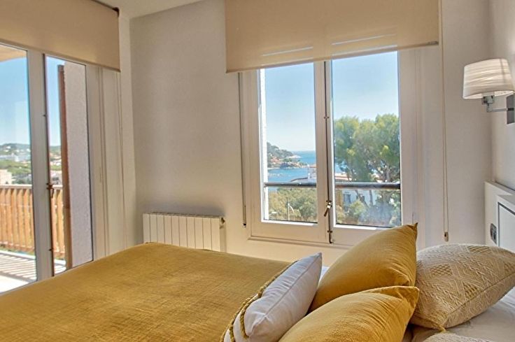 Apartamento 3 dormitorios con Piscina, Vistas al mar, Aire acondicionado, Wifi, Parking y jardín en Calella de Palafrugell - Alquiler Vacacional - Turístico