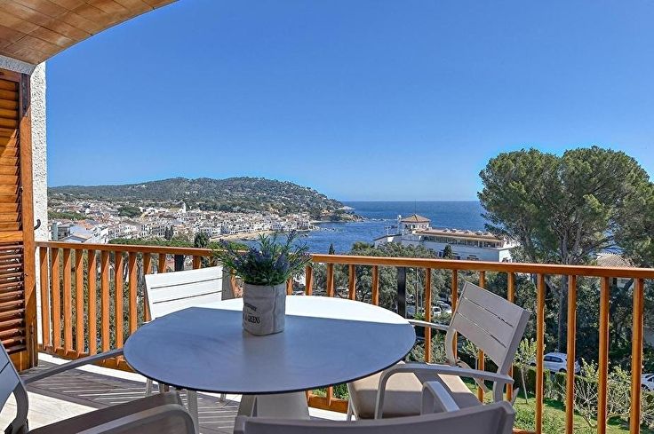 Apartamento 2 dormitorios con Piscina, Vistas al mar, Aire acondicionado, Wifi, Parking y jardín en Calella de Palafrugell - Alquiler Vacacional - Turístico