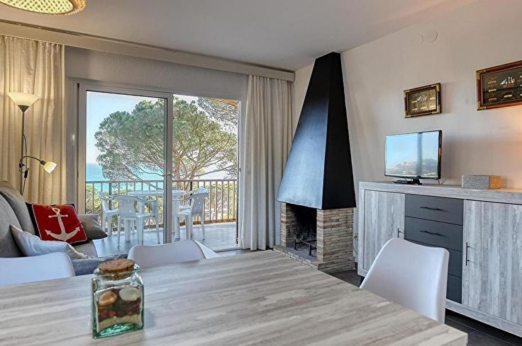 Apartamento 2 dormitorios con Piscina, Vistas al mar, Wifi, Parking y jardín en Calella de Palafrugell - Alquiler Vacacional - Turístico