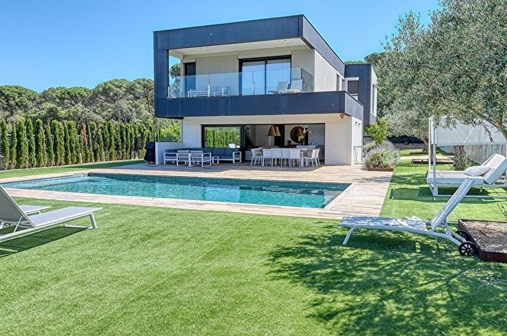Chalet 7 dormitorios con Piscina, Wifi y jardín en Calella de Palafrugell - Alquiler Vacacional - Turístico