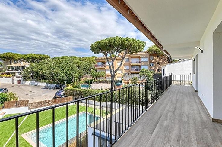 Apartamento 3 dormitorios con Piscina, Vistas al mar, Parking y jardín en Calella de Palafrugell - Alquiler Temporada