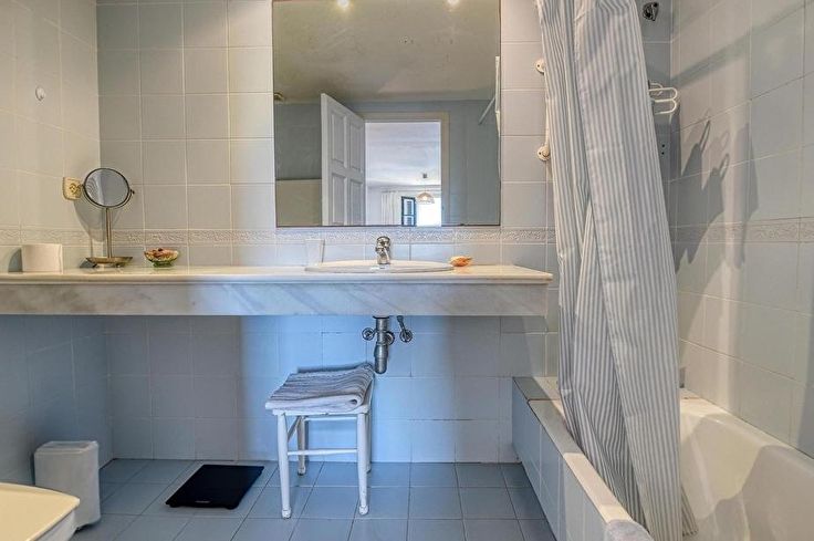 Casa de pueblo 4 dormitorios con Vistas al mar y Wifi en Calella de Palafrugell - Alquiler Vacacional - Turístico