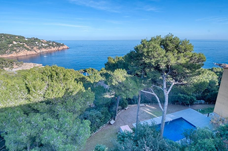 Ático 3 dormitorios con Piscina, Vistas al mar, Parking y jardín en Tamariu - Alquiler Temporada