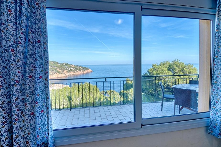 Ático 3 dormitorios con Piscina, Vistas al mar, Parking y jardín en Tamariu - Alquiler Temporada