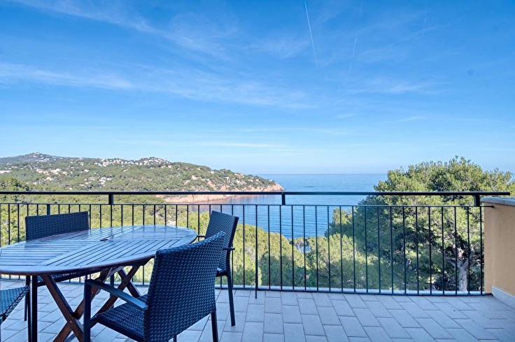 Ático 3 dormitorios con Piscina, Vistas al mar, Parking y jardín en Tamariu - Alquiler Temporada