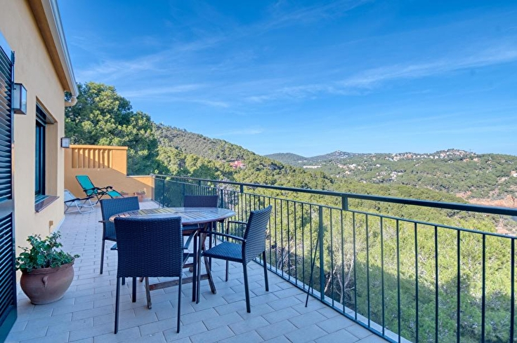 Ático 3 dormitorios con Piscina, Vistas al mar, Parking y jardín en Tamariu - Alquiler Temporada