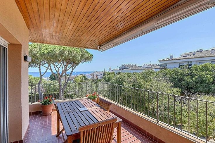 Apartamento 3 dormitorios con Piscina, Vistas al mar, Parking y jardín en Calella de Palafrugell - Compra - Venta