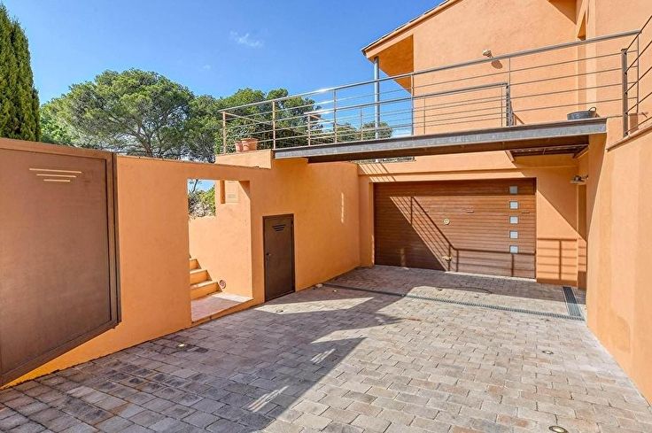 Casa individual 5 dormitorios con Piscina, Aire acondicionado y jardín en Llafranc - Compra - Venta