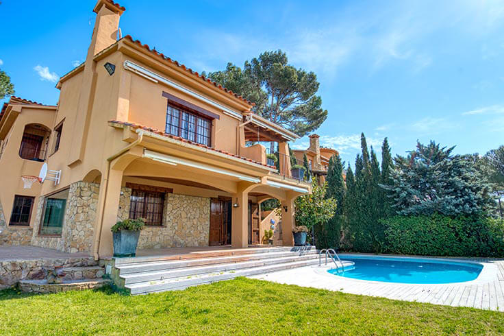 Casa individual 5 dormitorios con Piscina, Vistas al mar y jardín en Tamariu - Compra - Venta