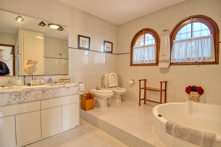 Casa individual 5 dormitorios con Piscina, Vistas al mar y jardín en Tamariu - Compra - Venta
