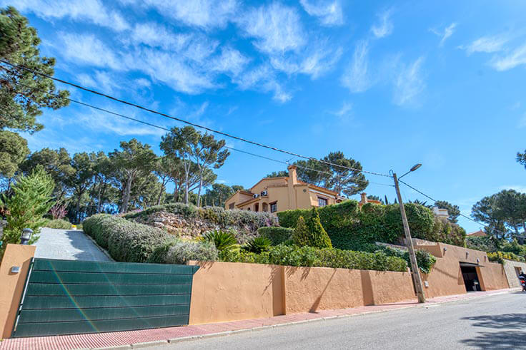 Casa individual 5 dormitorios con Piscina, Vistas al mar y jardín en Tamariu - Compra - Venta