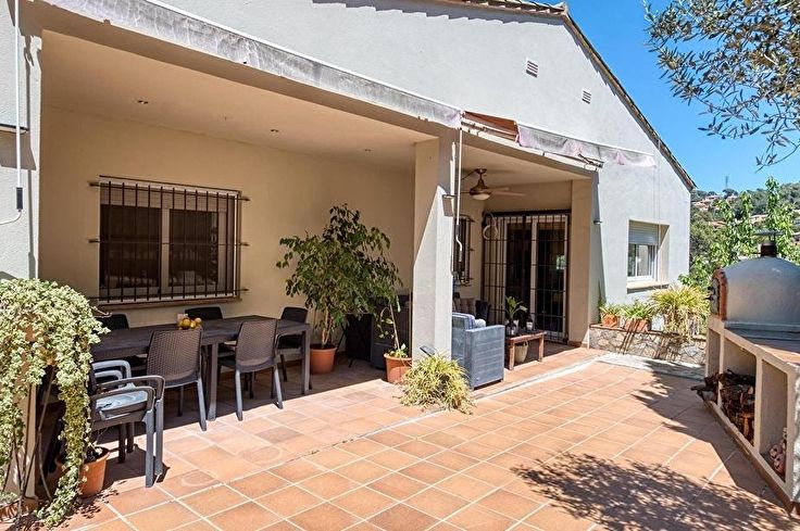 Casa individual 5 dormitorios con jardín en Begur - Compra - Venta