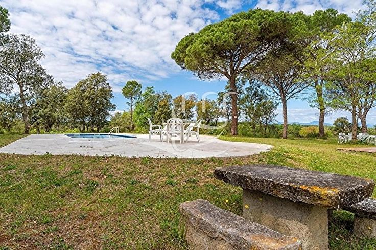 Chalet 6 dormitorios con Piscina y jardín en Llagostera - Compra - Venta