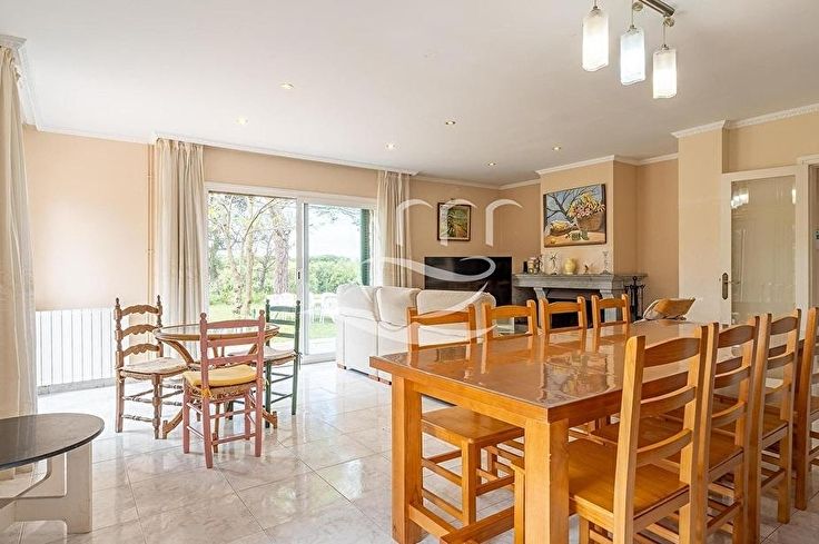 Chalet 6 dormitorios con Piscina y jardín en Llagostera - Compra - Venta
