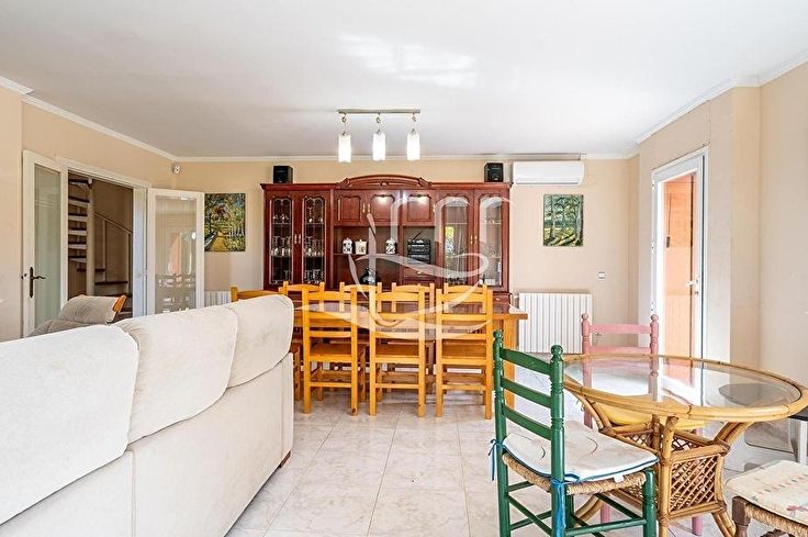 Chalet 6 dormitorios con Piscina y jardín en Llagostera - Compra - Venta