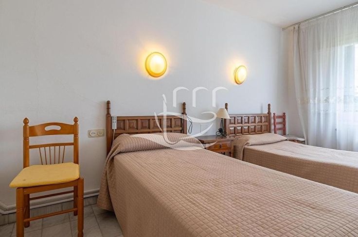 Chalet 6 dormitorios con Piscina y jardín en Llagostera - Compra - Venta