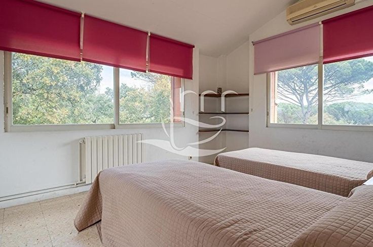 Chalet 6 dormitorios con Piscina y jardín en Llagostera - Compra - Venta