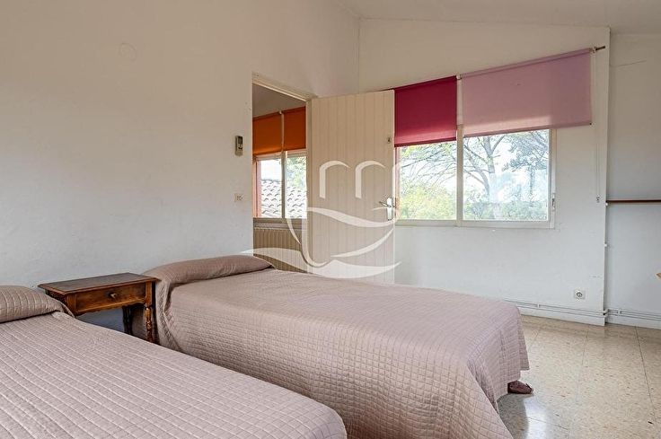 Chalet 6 dormitorios con Piscina y jardín en Llagostera - Compra - Venta