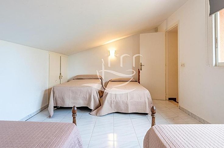 Chalet 6 dormitorios con Piscina y jardín en Llagostera - Compra - Venta