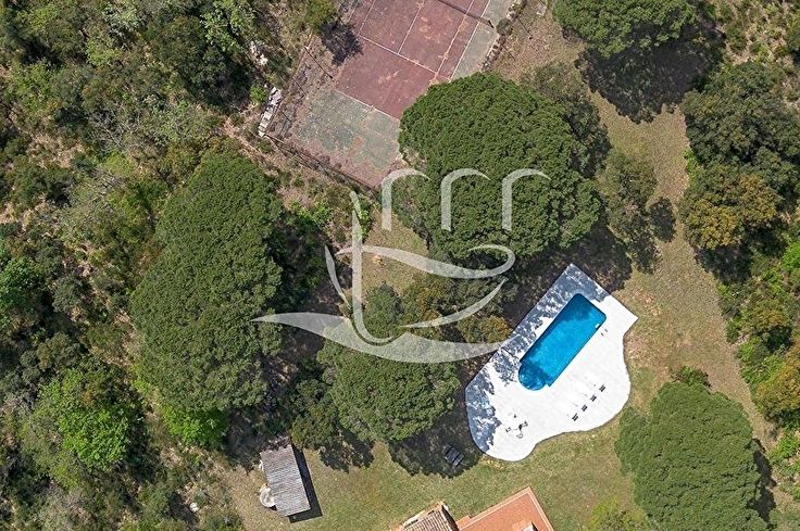 Chalet 6 dormitorios con Piscina y jardín en Llagostera - Compra - Venta