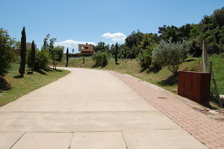Parcela con jardín en Llabià - Compra - Venta