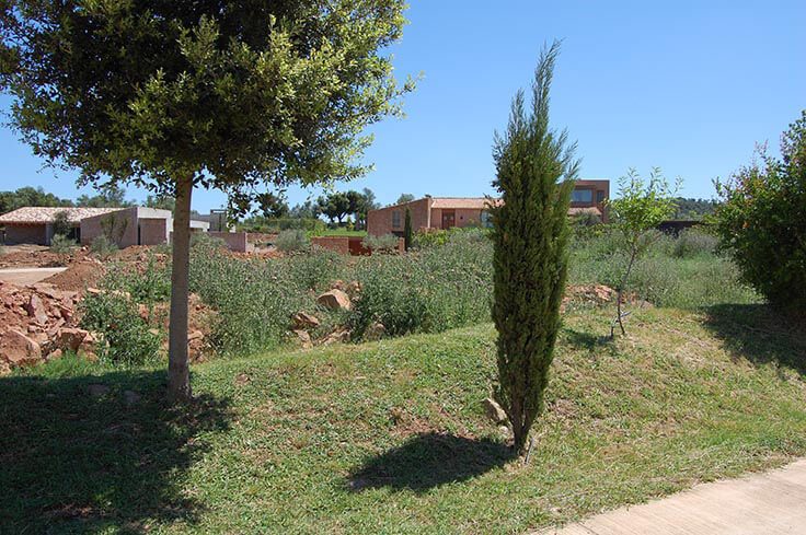 Parcela con jardín en Llabià - Compra - Venta