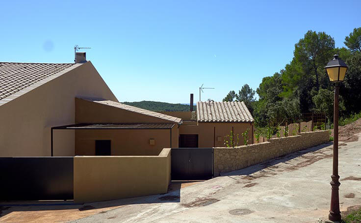 Casa pareada 4 dormitorios con Piscina, Parking y jardín en Vilopriu - Compra - Venta