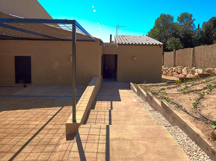 Casa pareada 4 dormitorios con Piscina, Parking y jardín en Vilopriu - Compra - Venta