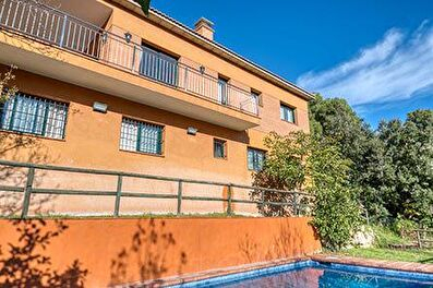 Casa individual con Piscina, Parking y jardín en Begur - Compra - Venta