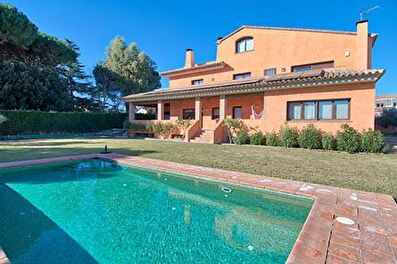 Chalet con Piscina y jardín en Mont-ras - Compra - Venta