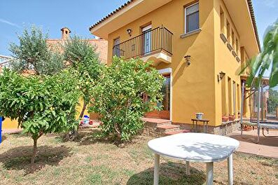 Casa individual con Parking y jardín en Mont-ras - Compra - Venta