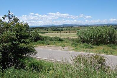 Parcela con jardín en Llabià - Compra - Venta