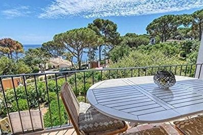 Adorable appartement sur les roches avec vue sur la mer 75 mètres de la plage.