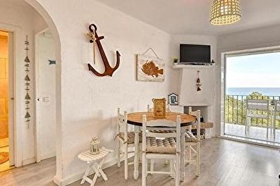 Encantador apartamento con vistas al mar.