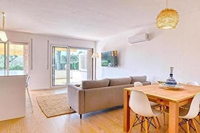 Moderne Wohnung Erdgeschoss mit Gemeinschaftspool.