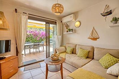 Cosy apartment ground floor with community swimming pool  150 meters from the sea.