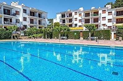 Céntrico apartamento con piscina comunitaria  con vistas al mar.