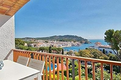 Spectaculaire appartement haut standing, avec piscine communautaire  en deuxième ligne de mer avec vue sur la mer 250 mètres de la plage.