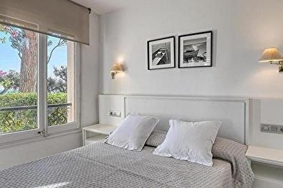 Cosy apartment ground floor with community swimming pool.