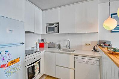 Pintoresco apartamento moderno, en primera línea con vistas al mar a 50 metros de la playa.