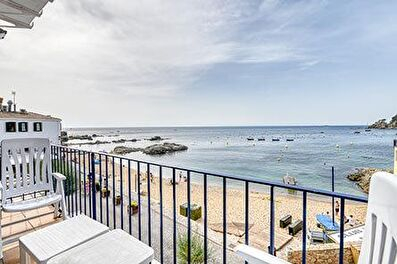 Apartament a primera línia amb vistes al mar a 0 metres de la platja.