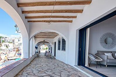 Genuí loft de disseny, alt standing, a primera línia amb vistes al mar a 5 metres de la platja al Port-bo de Calella de Palafrugell.