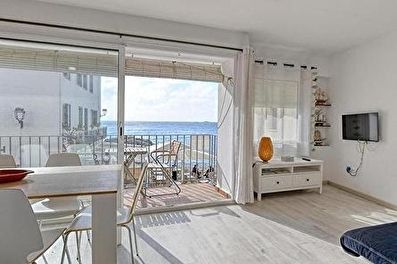 Praktische Wohnung erste Meereslinie Meerblick 10 metres de la platja.