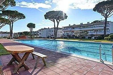 Schöne Wohnung mit Gemeinschaftspool.
