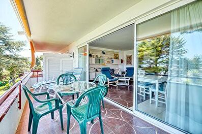 Quiet apartment with community swimming pool.