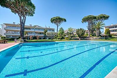 Pleasant apartment comfortable, with community swimming pool.