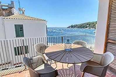 Central apartment 10 meters from the sea.