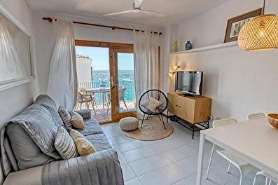 Central apartment 10 meters from the sea.